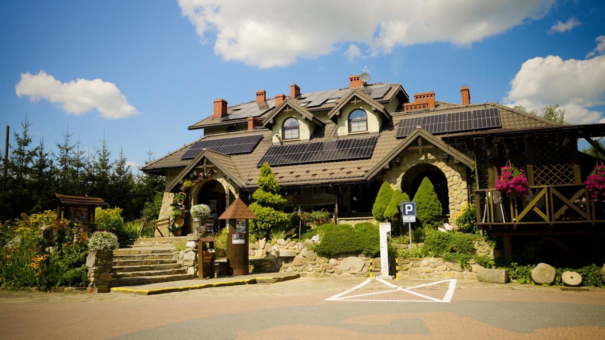 Hotel Restauracja Jas Wedrowniczek Rymanów Exterior foto